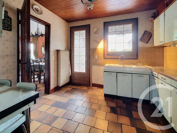 Maison à vendre  7 pièces - 186,01 m 2   CHATEAUGAY  - 63