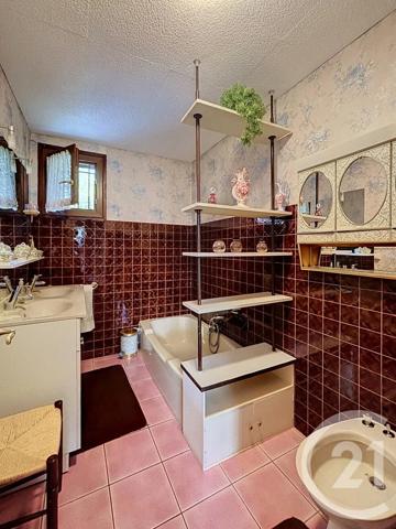 Maison à vendre  7 pièces - 186,01 m 2   CHATEAUGAY  - 63