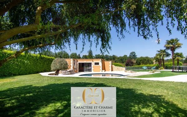 Gourdon (46300) Propriété contemporaine. 316m2. Prestations haut de gamme. Piscine spa.