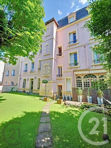 Immeuble à vendre  610 m 2   CHATEL GUYON  - 63