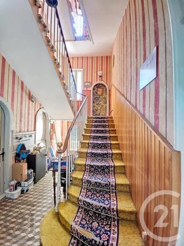 Immeuble à vendre  610 m 2   CHATEL GUYON  - 63