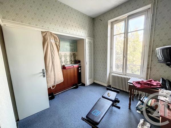 Immeuble à vendre  610 m 2   CHATEL GUYON  - 63