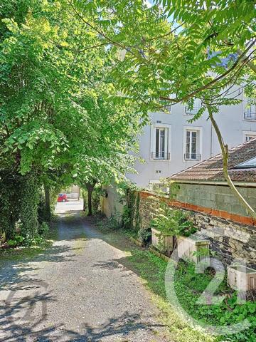 Immeuble à vendre  610 m 2   CHATEL GUYON  - 63