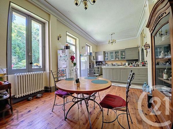 Immeuble à vendre  610 m 2   CHATEL GUYON  - 63