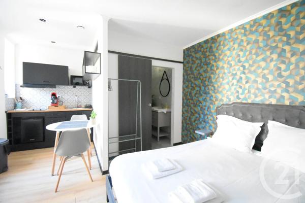 Immeuble à vendre  610 m 2   CHATEL GUYON  - 63