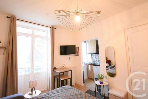 Immeuble à vendre  610 m 2   CHATEL GUYON  - 63