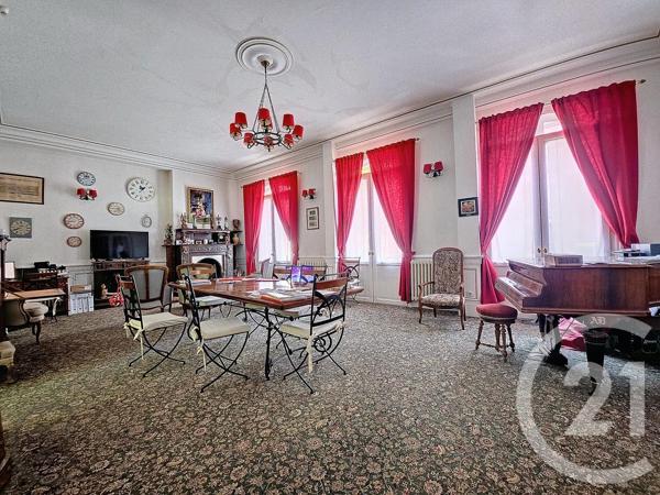 Immeuble à vendre  610 m 2   CHATEL GUYON  - 63