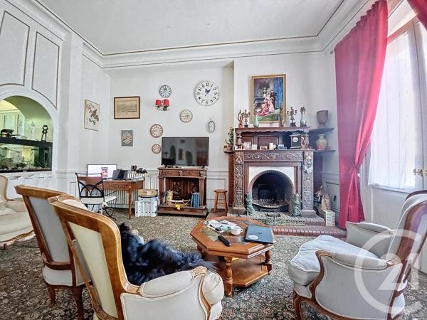 Immeuble à vendre  610 m 2   CHATEL GUYON  - 63
