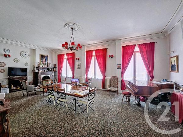Immeuble à vendre  610 m 2   CHATEL GUYON  - 63