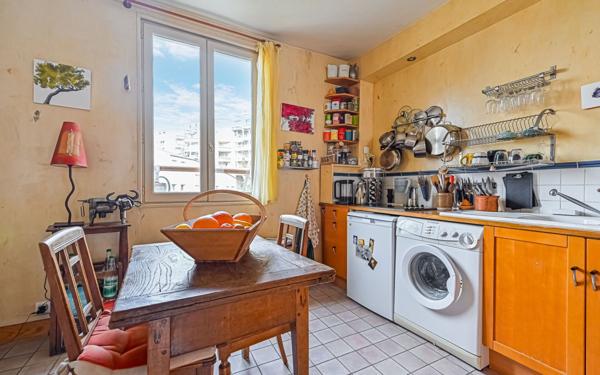 Appartement à vendre    3 pièces • 76,12 m2 Paris 19