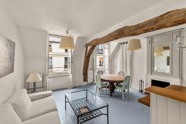 Entre la place des Vosges et la rue de Bretagne - Dernier étage - Appartement ensoleillé à l'esprit maison de campagne - PARIS