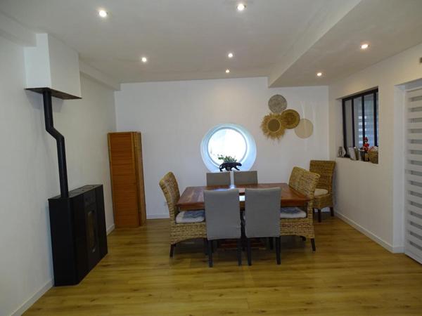 Ancienne église rénovée, proche du lac de Voulgans