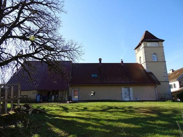 Ancienne église rénovée, proche du lac de Voulgans
