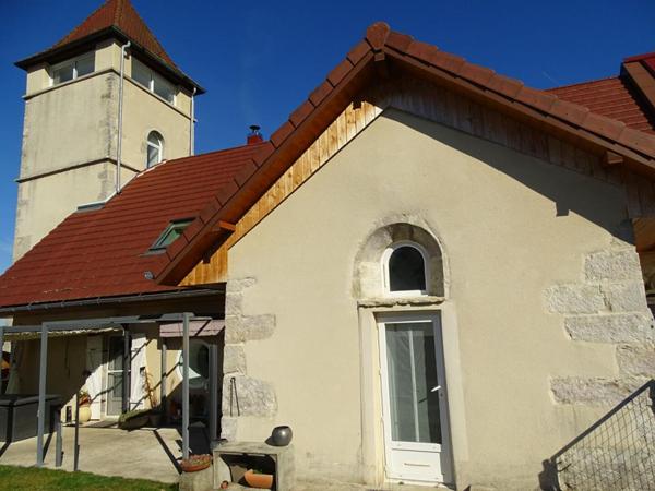 Ancienne église rénovée, proche du lac de Voulgans