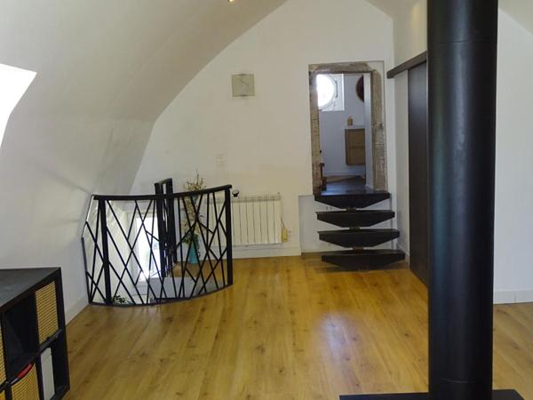 Ancienne église rénovée, proche du lac de Voulgans