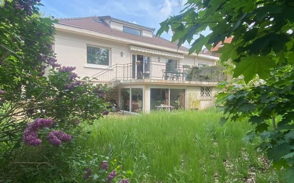 Maison à vendre    7 pièces • 258 m2 Saint-Maur-des-Fossés
