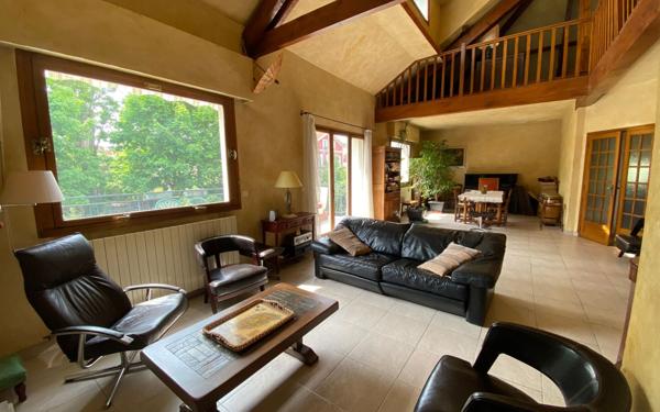 Maison à vendre    7 pièces • 258 m2 Saint-Maur-des-Fossés