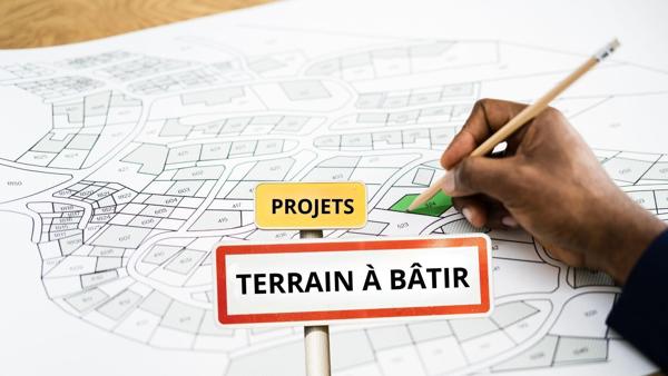 Terrain à bâtir à 500 M de l'échangeur. TOULON 03