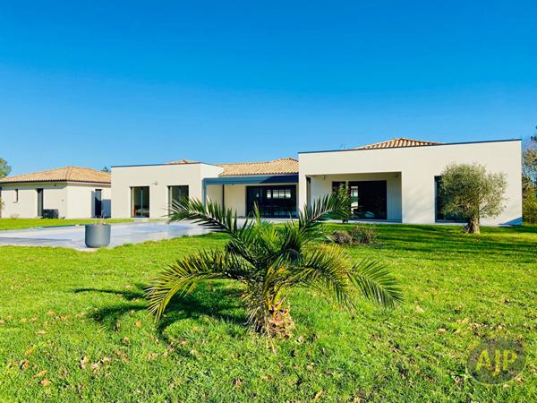 Biens de prestige à vendre Lesparre Medoc : 689 000 € - AJP Lesparre Immobilier