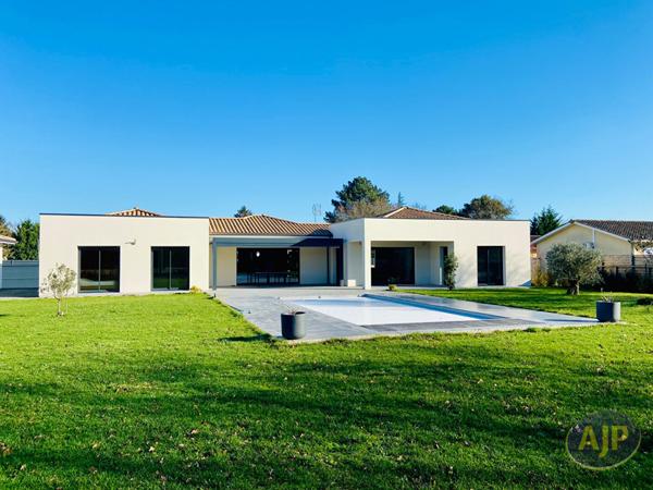 Biens de prestige à vendre Lesparre Medoc : 689 000 € - AJP Lesparre Immobilier