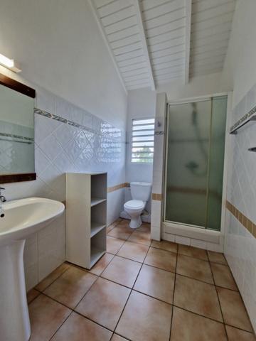 Baie-Mahault (97122) À saisir – Villa T4 en duplex avec jardin clôturé – Moudong Sud
