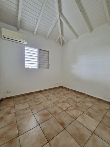 Baie-Mahault (97122) À saisir – Villa T4 en duplex avec jardin clôturé – Moudong Sud