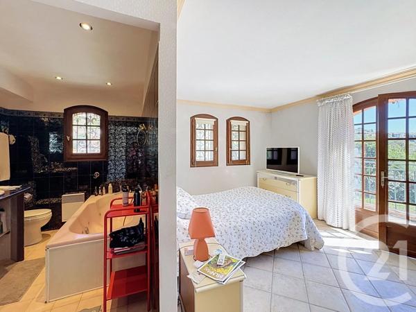 Maison à vendre  7 pièces - 332 m 2   MANDELIEU LA NAPOULE  - 06