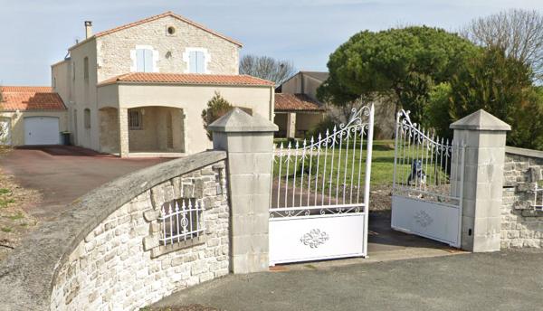 Grande maison de plus de 200 m2 à vendre à Medis à 15 mn des plages de Royan.