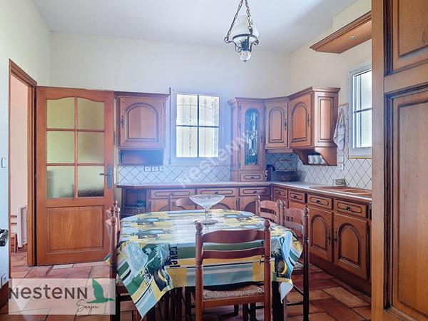 Grande maison de plus de 200 m2 à vendre à Medis à 15 mn des plages de Royan.