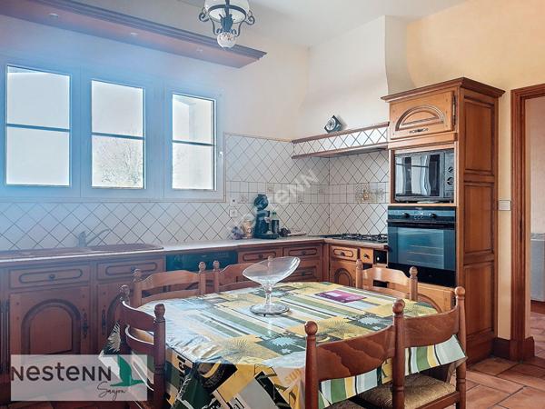 Grande maison de plus de 200 m2 à vendre à Medis à 15 mn des plages de Royan.