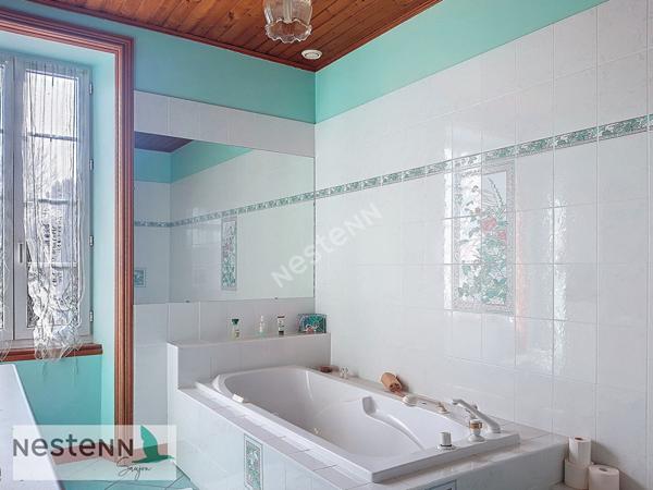 Grande maison de plus de 200 m2 à vendre à Medis à 15 mn des plages de Royan.