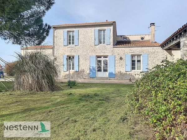 Grande maison de plus de 200 m2 à vendre à Medis à 15 mn des plages de Royan.