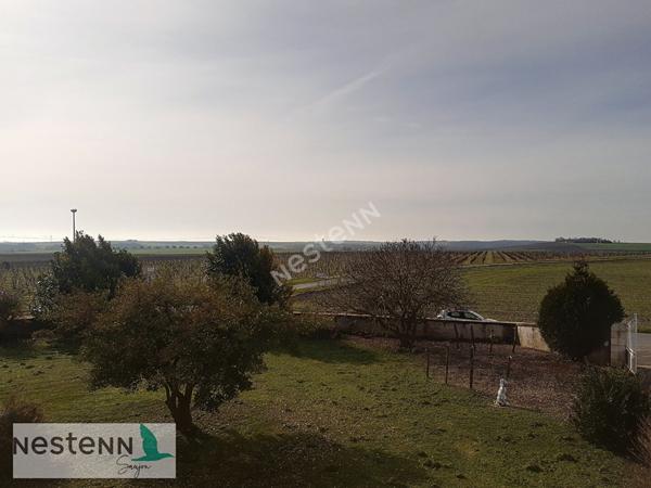 Grande maison de plus de 200 m2 à vendre à Medis à 15 mn des plages de Royan.