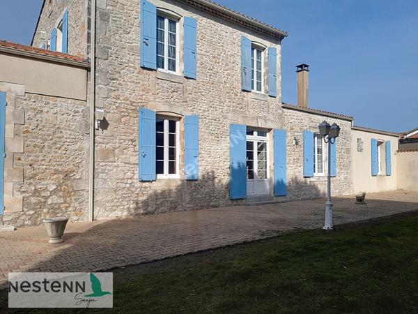 Grande maison de plus de 200 m2 à vendre à Medis à 15 mn des plages de Royan.