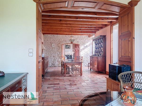 Grande maison de plus de 200 m2 à vendre à Medis à 15 mn des plages de Royan.