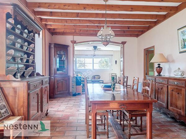 Grande maison de plus de 200 m2 à vendre à Medis à 15 mn des plages de Royan.