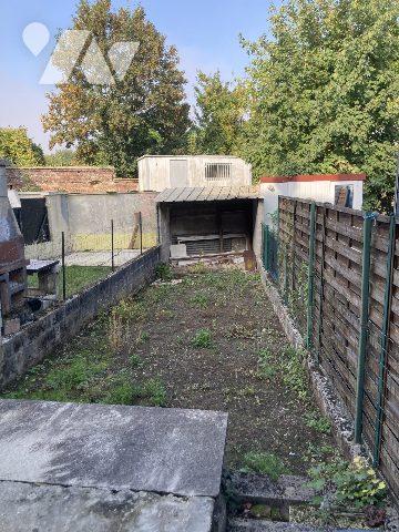 maison mitoyenne avec petit garage et jardin