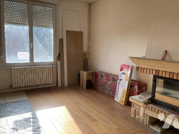 maison mitoyenne avec petit garage et jardin