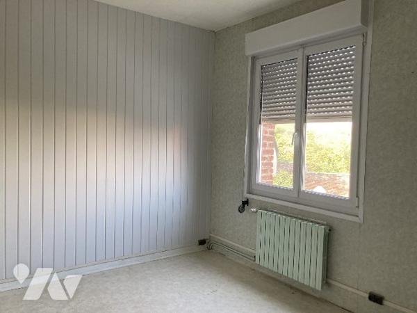 maison mitoyenne avec petit garage et jardin