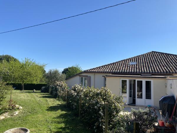 Roquecor (82150) ROQUECOR – Plain-pied en bord de village, grand garage et jardin plat de 1300 m²