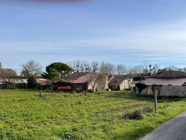 Immobilier Romegoux (17250) – Ensemble immobilier 211m2 – 156 500 €