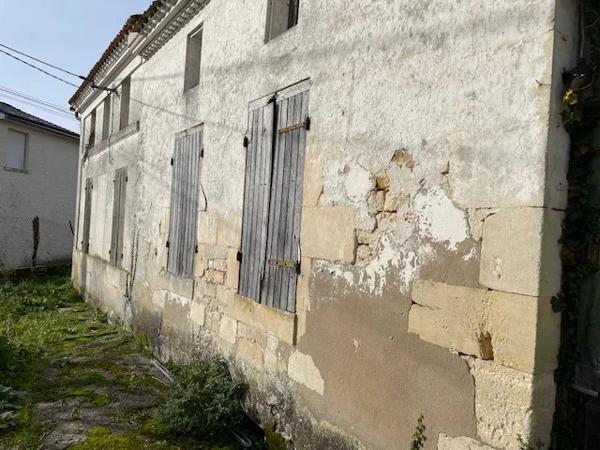 Immobilier Romegoux (17250) – Ensemble immobilier 211m2 – 156 500 €