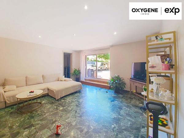 Grande maison avec piscine et sa dépendance aménagée en maison sur un terrain