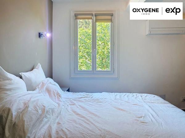 Grande maison avec piscine et sa dépendance aménagée en maison sur un terrain