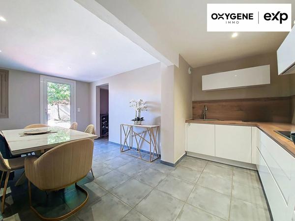 Grande maison avec piscine et sa dépendance aménagée en maison sur un terrain