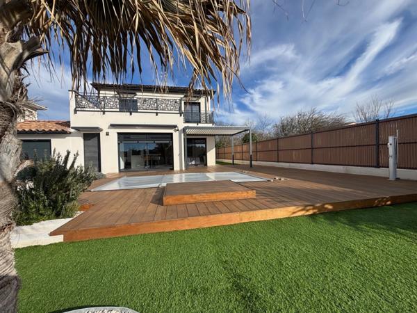 LUNEL (34), VENDUE MEUBLÉE, VILLA CONTEMPORAINE P4, PRESTATIONS HAUT DE GAMME, PISCINE, SECTEUR CALME