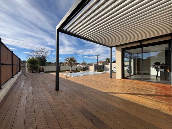 LUNEL (34), VENDUE MEUBLÉE, VILLA CONTEMPORAINE P4, PRESTATIONS HAUT DE GAMME, PISCINE, SECTEUR CALME