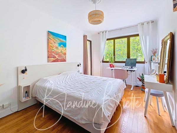 Appartement entièrement rénové à proximité de la gare