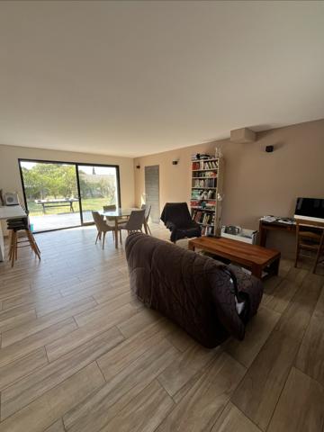 Villa meublée de plain pied avec jardin clos