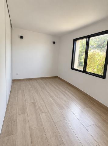 Villa meublée de plain pied avec jardin clos